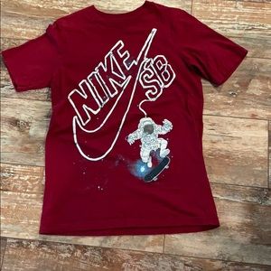 Boys XL Nike shirt